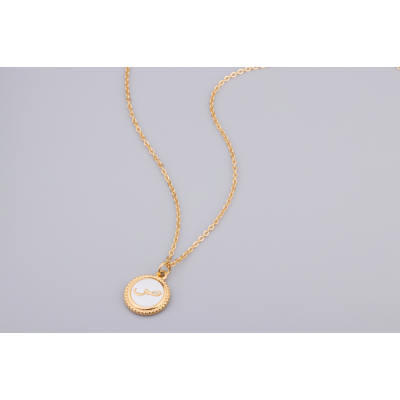 Golden pendant with insertion of a pearly shell medallion decorated with the letter “Sâd”ص